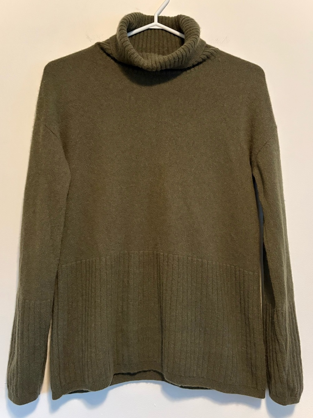 100% Cashmere Turtleneck Long-Sleeve Sweater Size Small